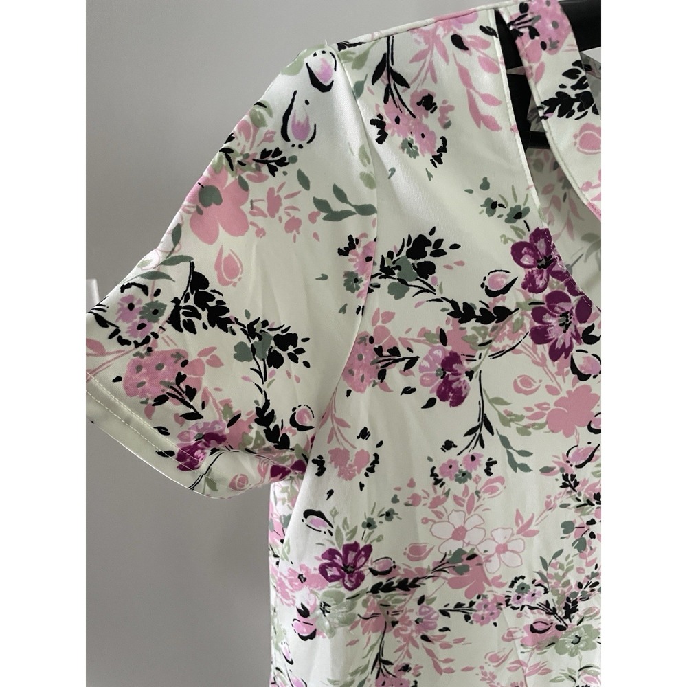 Emaline Ladies Top Size L Light Green Pink Floral Accents - Picture 3 of 4